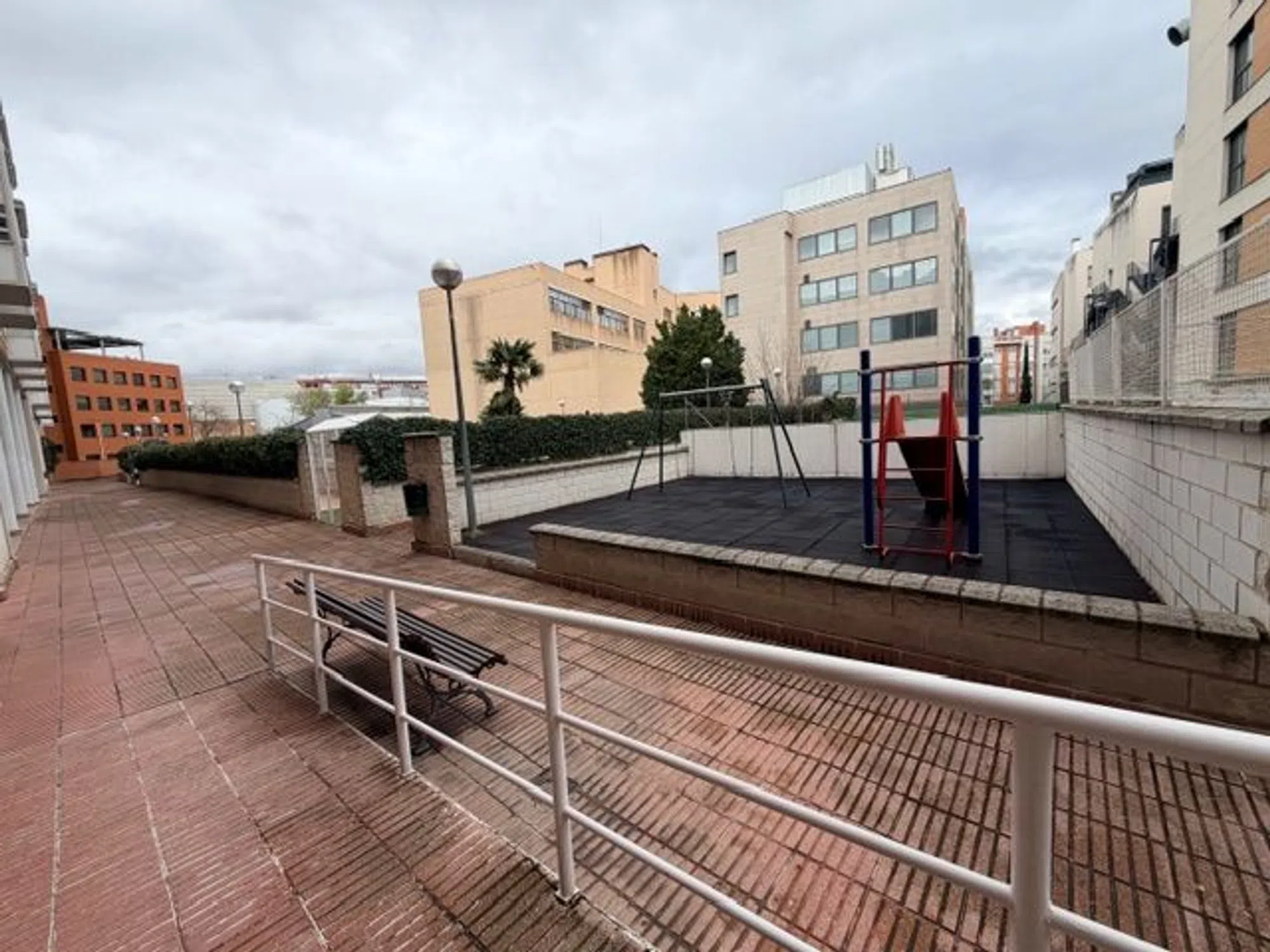 Piso en CL Julian Camarillo - Photo 5