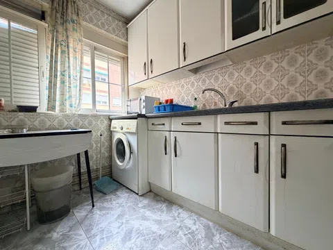 Flat in calle de la Villa de Churriana - Photo 4
