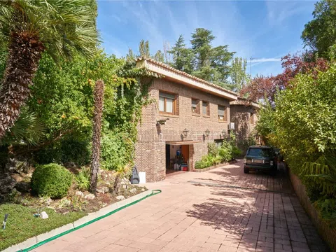Detached house - Photo 2