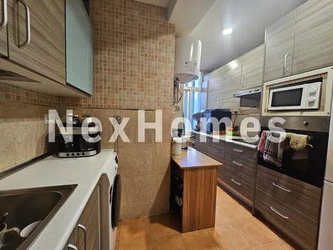Flat in calle de Navalmoral de la Mata - Photo 3