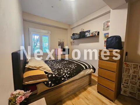 Flat in calle de Navalmoral de la Mata - Photo 4