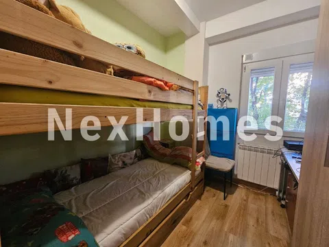 Flat in calle de Navalmoral de la Mata - Photo 6