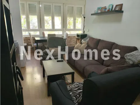 Flat in calle de Navalmoral de la Mata - Photo 10