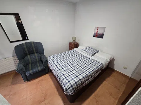 Flat in avenida de la Perla - Photo 11