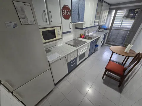 Flat in avenida de la Perla - Photo 6