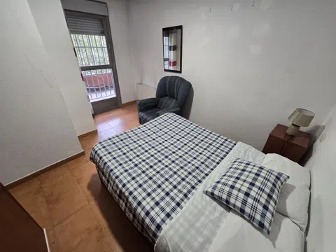 Flat in avenida de la Perla - Photo 9