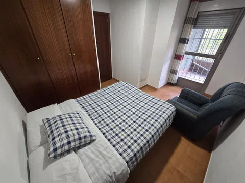 Flat in avenida de la Perla - Photo 10