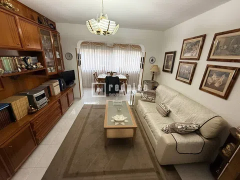 Flat in calle Sopetrán - Photo 1