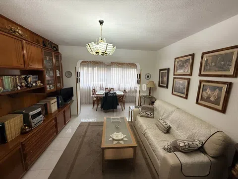 Flat in calle Sopetrán - Photo 17