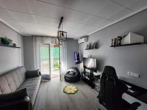 Flat in calle Esteban Collantes - Photo 2