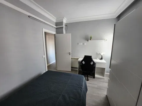 Flat in calle Esteban Collantes - Photo 10