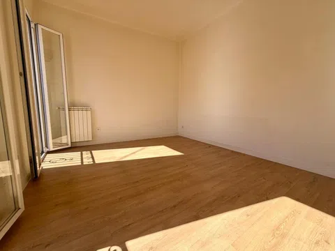 Flat in calle de Anastasio Aroca - Photo 4