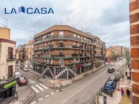 Flat in calle de Marcelo Usera - Photo 1