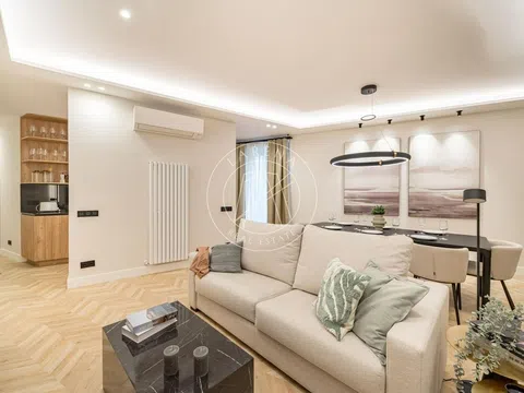 Flat in calle de Castelló - Photo 3
