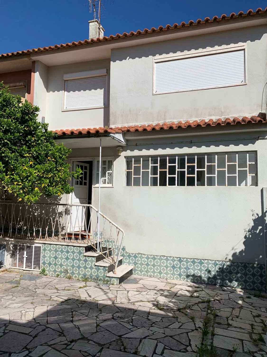 Moradia geminada na rua Almeida Garrett, 23 - Photo 2