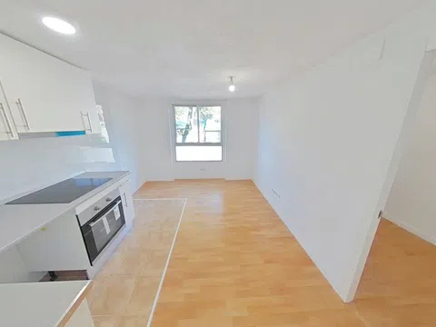 Flat - Photo 1
