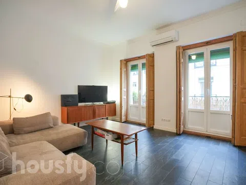 Flat - Photo 1