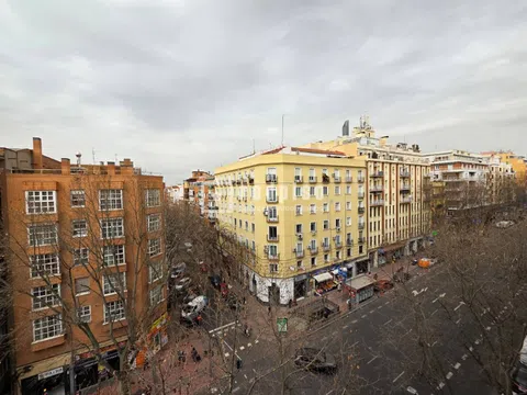 Flat - Photo 1