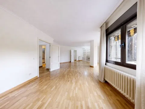 Flat in calle de Manuel del Valle - Photo 3