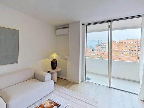 Flat in calle de la Infanta Mercedes - Photo 1