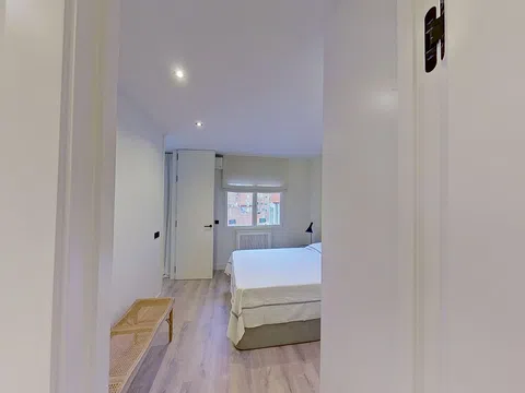 Flat in calle de la Infanta Mercedes - Photo 13