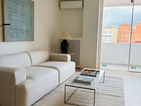 Flat in calle de la Infanta Mercedes - Photo 3