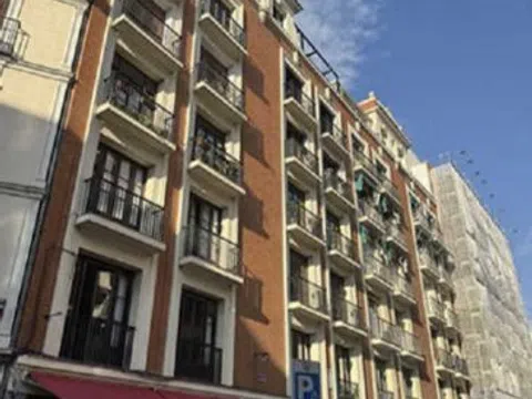 Flat in calle de Sandoval - Photo 2
