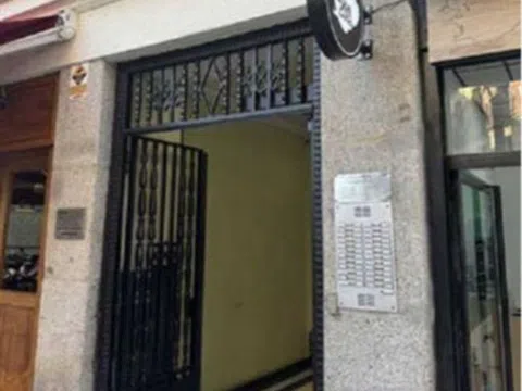 Flat in calle de Sandoval - Photo 3