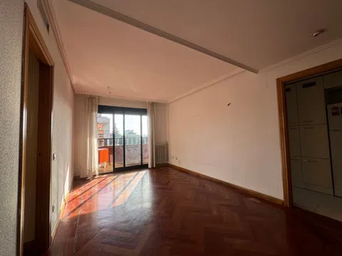 Flat in calle de Arturo Soria - Photo 3