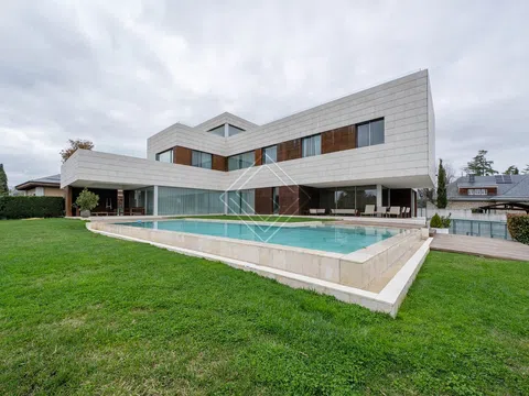 Detached house - Photo 2