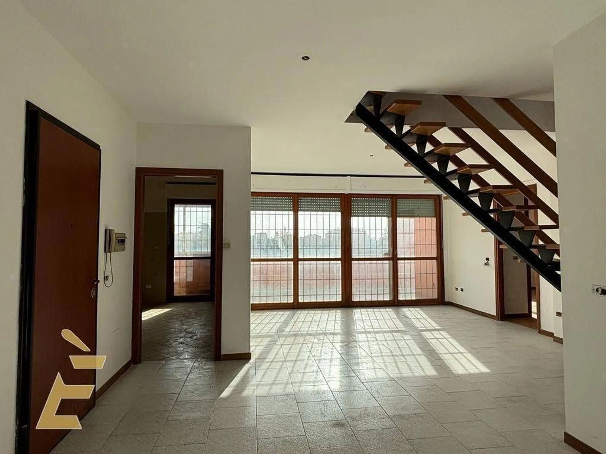 Appartamento su due piani in via Vincenzo Petra s.n.c. - Photo 3