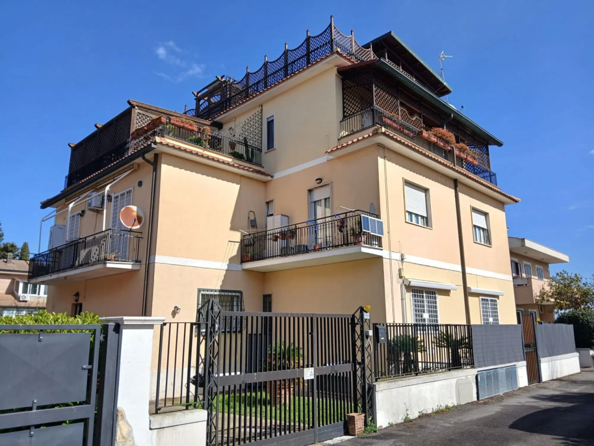 Trilocale in via Tossignano s.n.c. - Photo 1