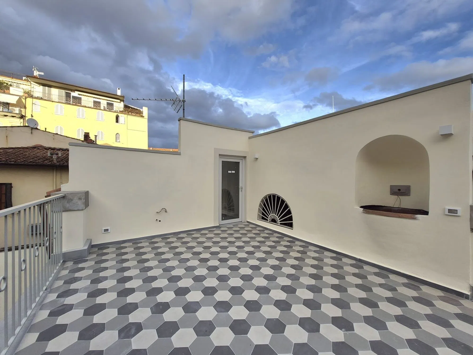 Appartamento su due piani in piazza della Indipendenza s.n.c. - Photo 7