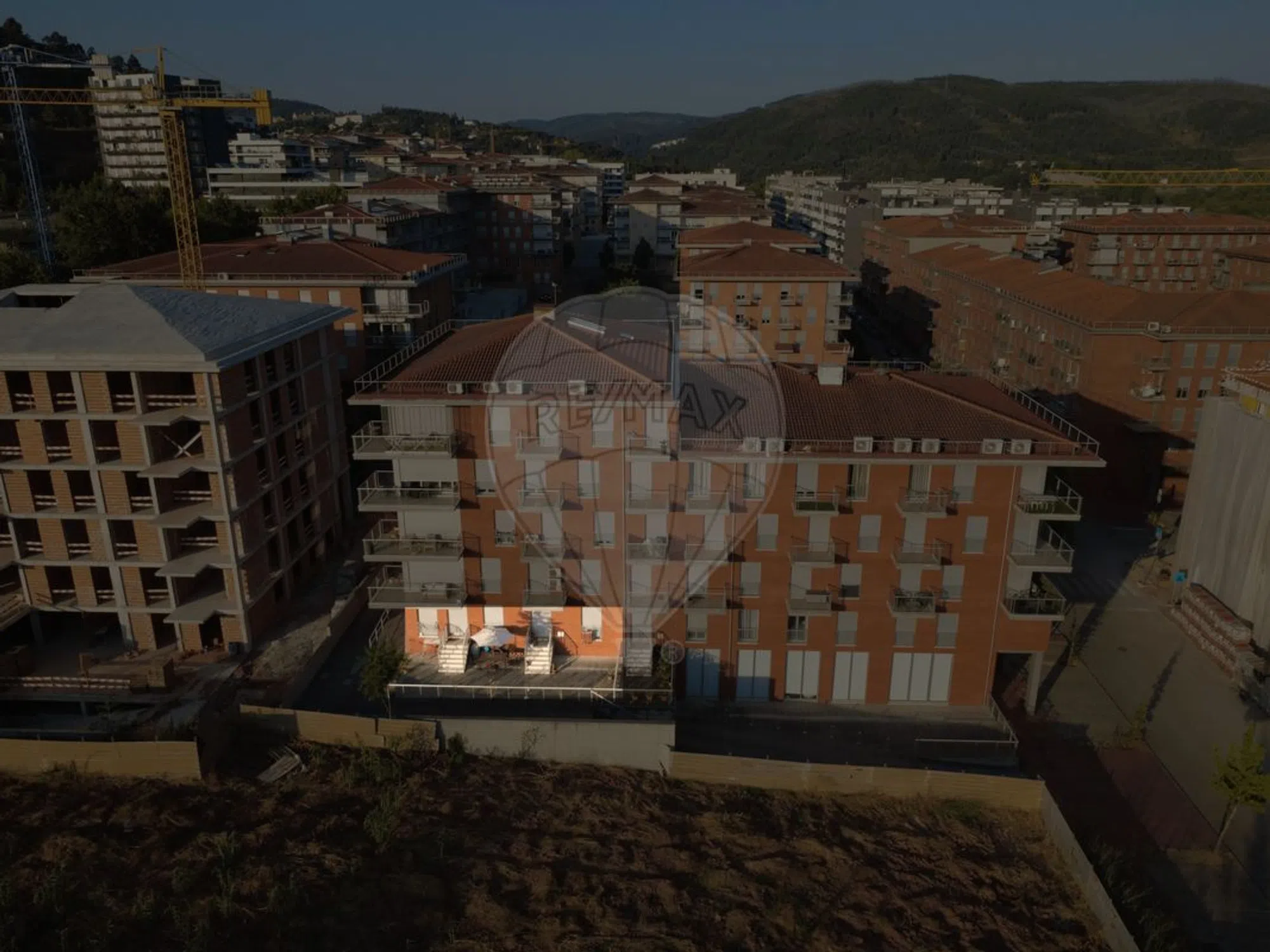 Apartamento em Via António Ferrer Correia - Photo 2