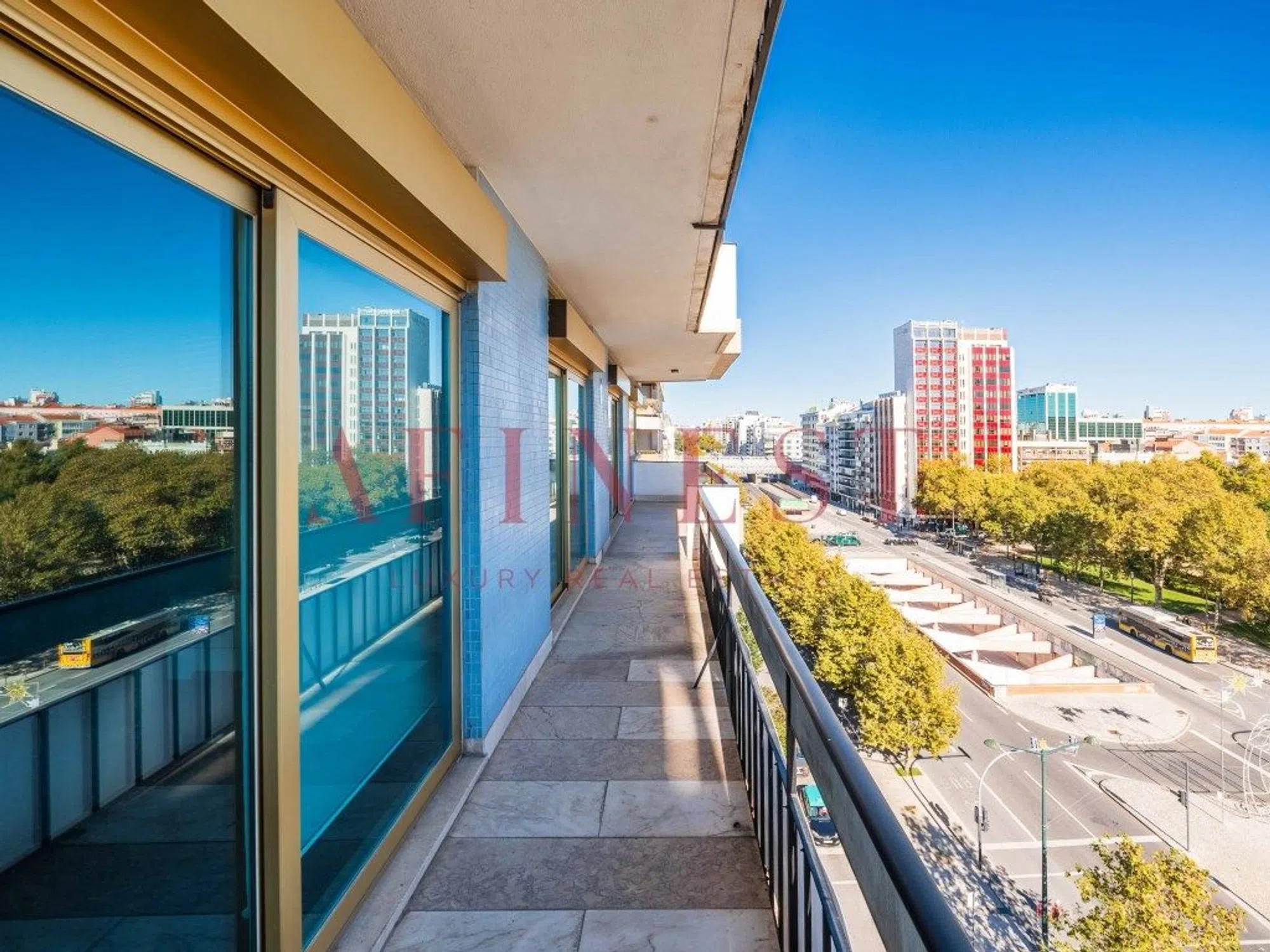 Apartamento na avenida Júlio Dinis