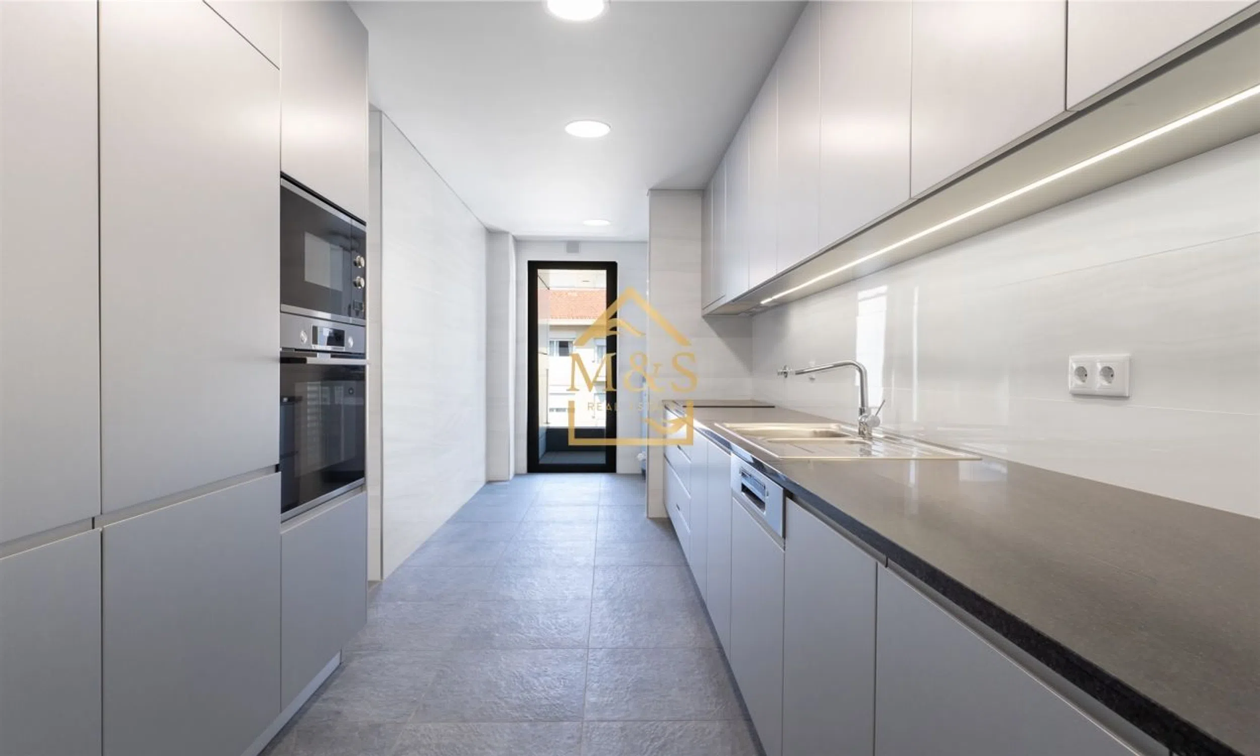 Apartamento na praça de Mouzinho de Albuquerque - Photo 16