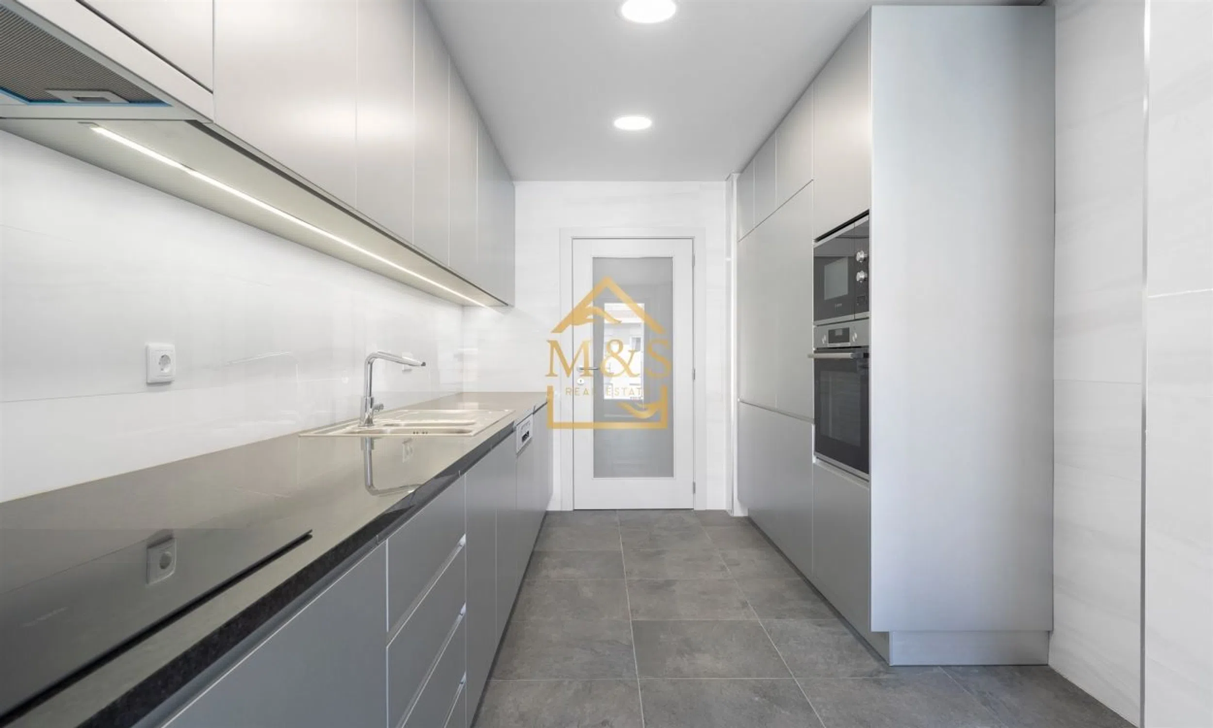 Apartamento na praça de Mouzinho de Albuquerque - Photo 17