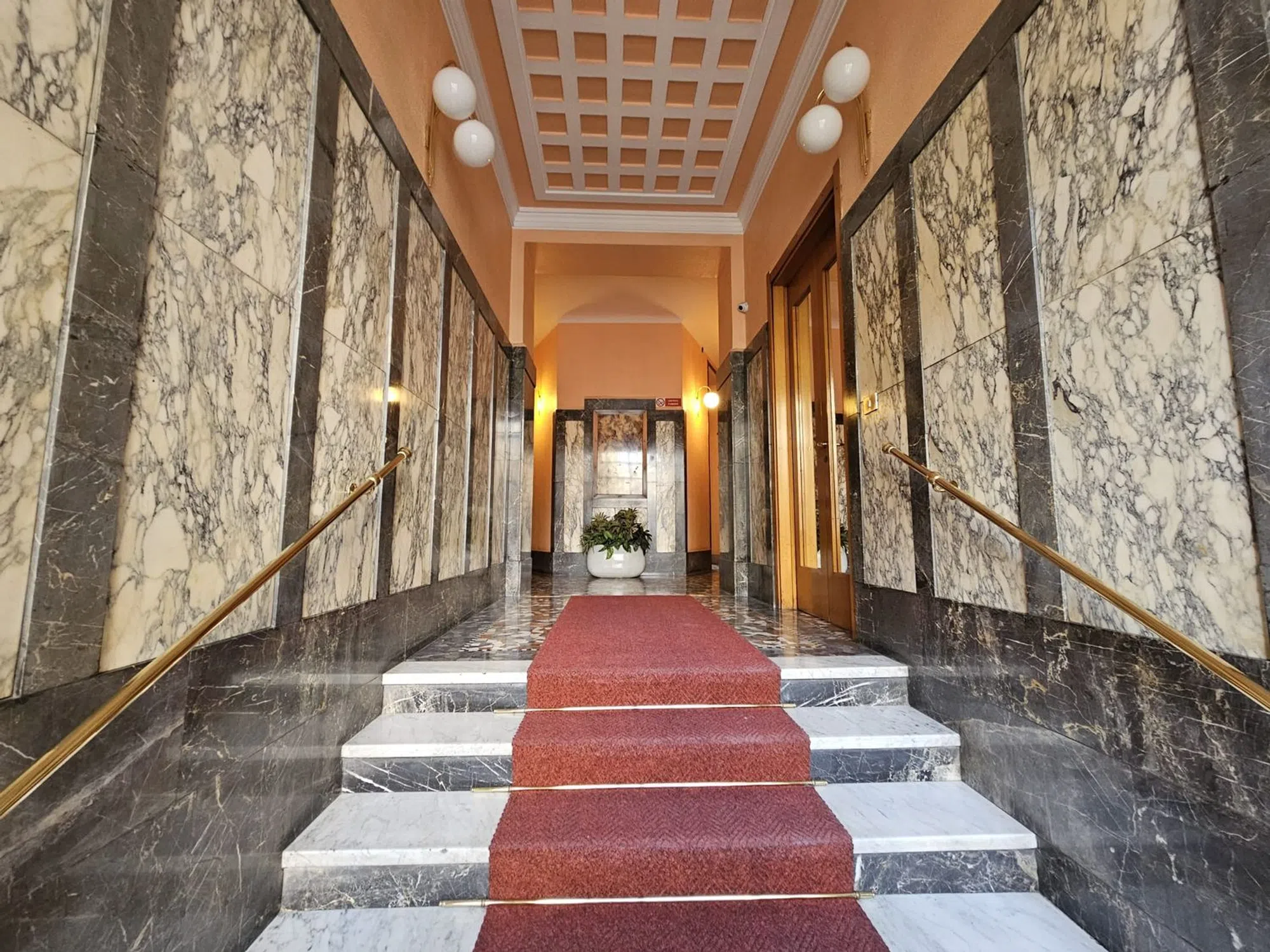 Quadrilocale in piazza Carlo Donegani s.n.c. - Photo 2