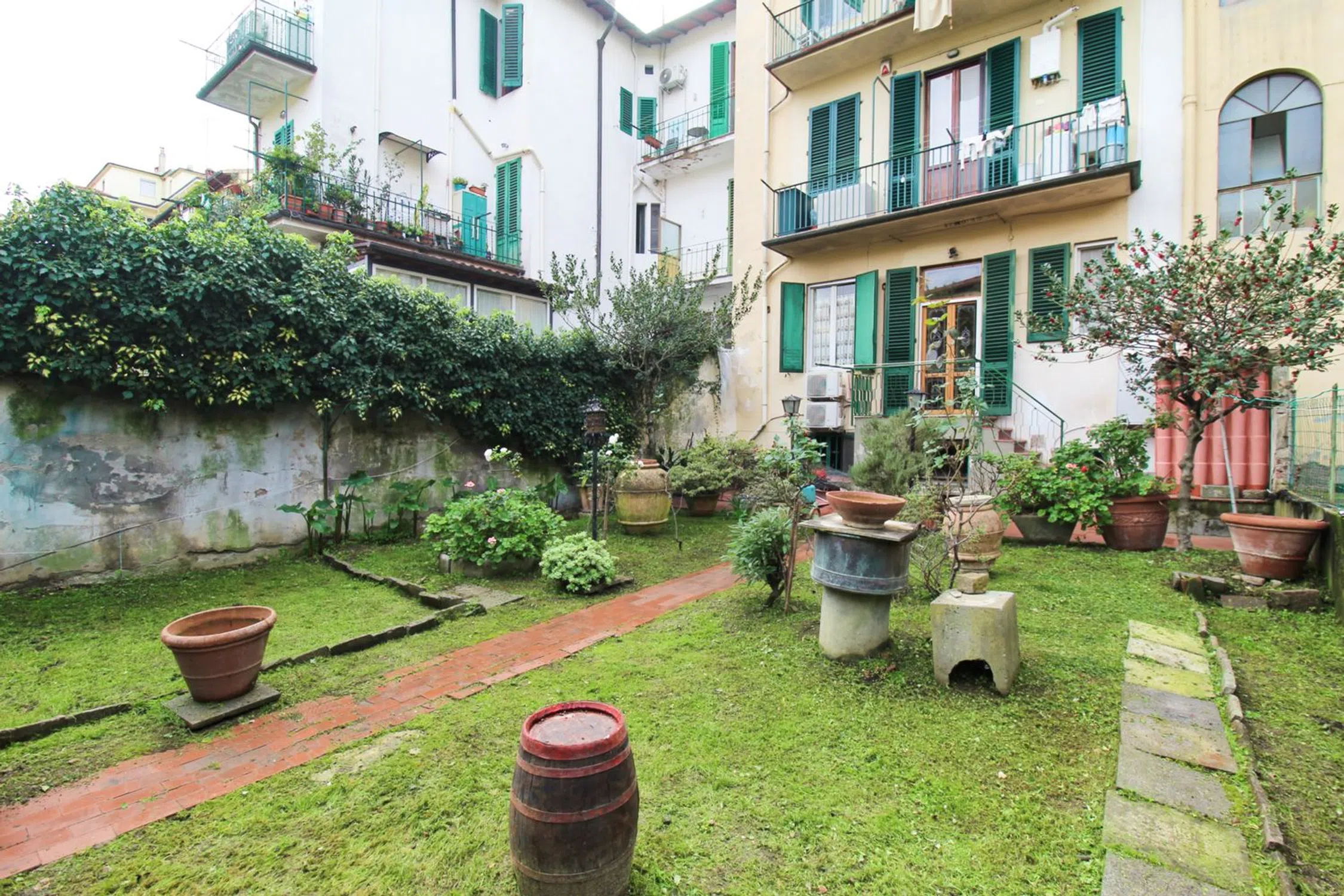 Appartamento su due piani in via Enrico Petrella, 56 - Photo 2