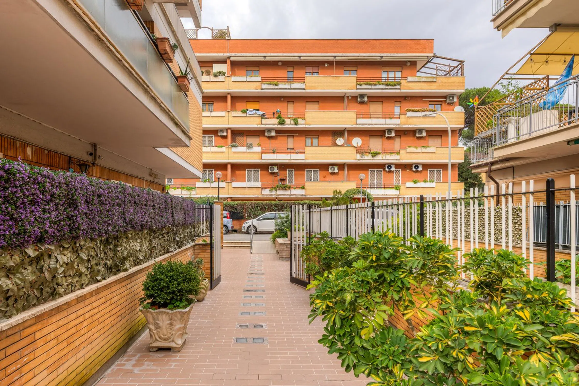Appartamento su due piani in via Enrico Besta, 30 - Photo 2