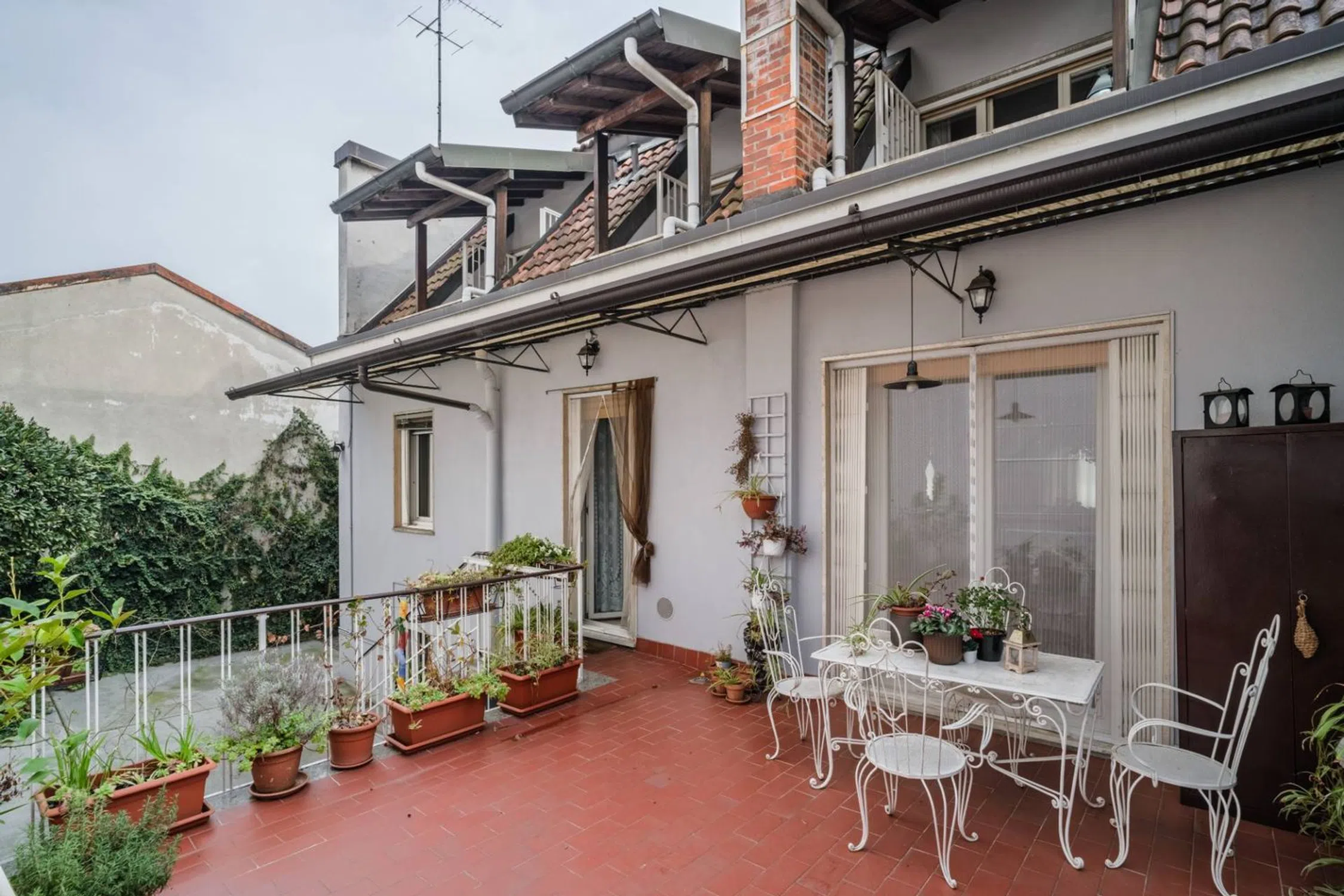 Villa - Photo 2