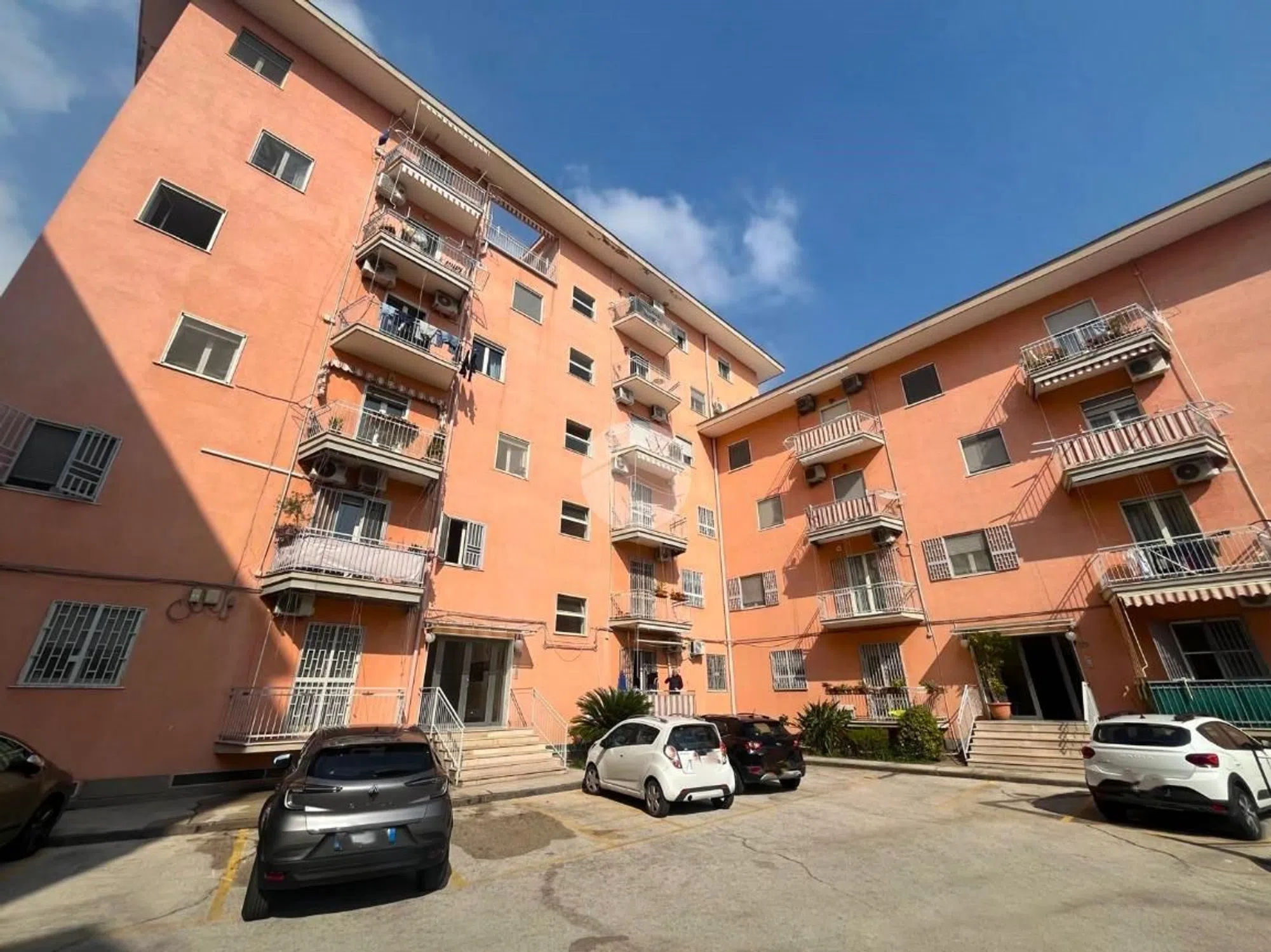 Quadrilocale in Quartiere San Carlo all'Arena-Ponti Rossi - Photo 2