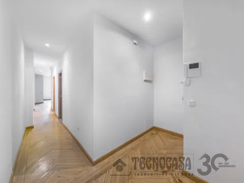 Flat in calle de Santa Engracia - Photo 2