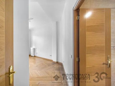 Flat in calle de Santa Engracia - Photo 12