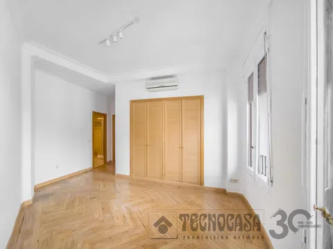 Flat in calle de Santa Engracia - Photo 14