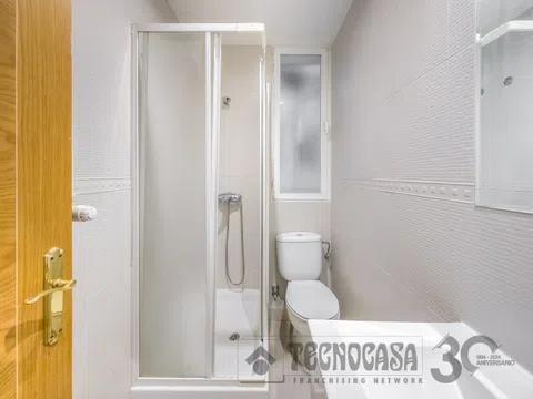 Flat in calle de Santa Engracia - Photo 20