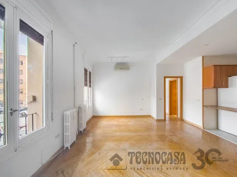 Flat in calle de Santa Engracia - Photo 3