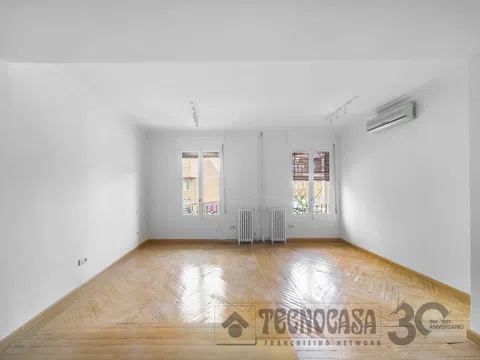 Flat in calle de Santa Engracia - Photo 4