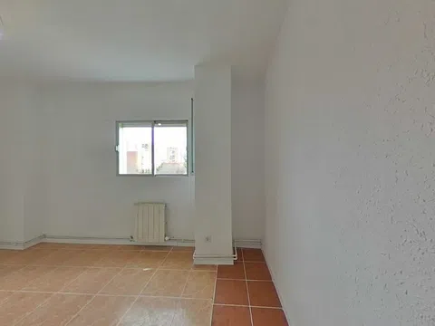 Flat in calle Besolla - Photo 2