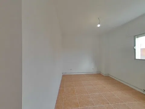 Flat in calle Besolla - Photo 3